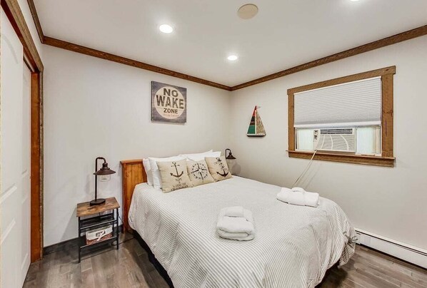 5 bedrooms, desk, iron/ironing board, free WiFi
