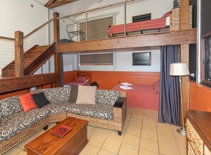 บ้านพัก, 2 ห้องนอน (The Pump) | 2 ห้องนอน, โต๊ะทำงาน, ห้องเก็บเสียง, Wi-Fi ฟรี