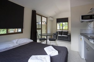 Budget Coconut Cabin (Studio)