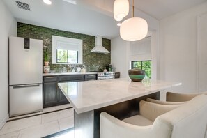 Fridge, microwave, stovetop, coffee/tea maker - Chic Getaway in Desirable South Tampa District! (Tampa)