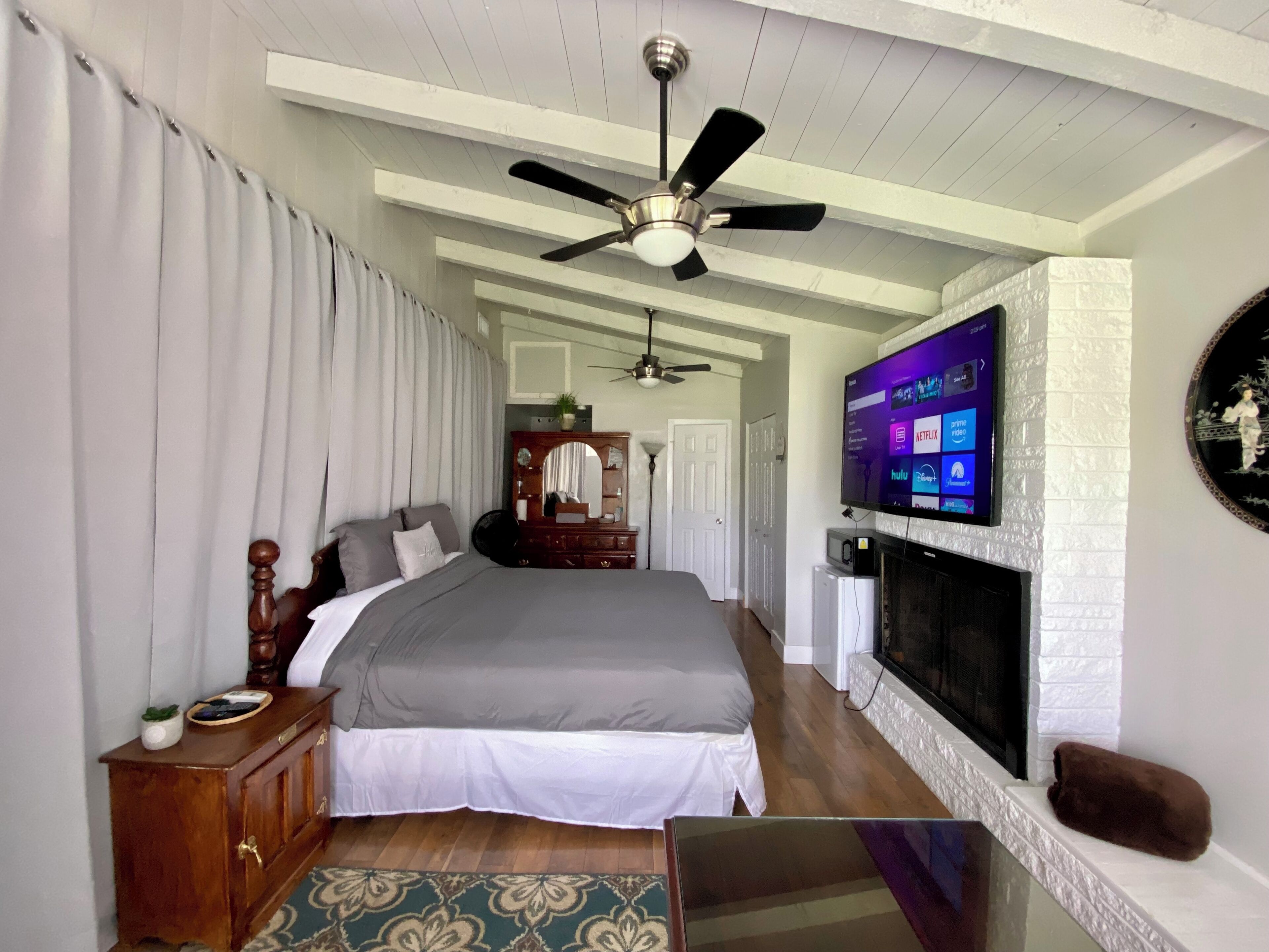 1 slaapkamer, een bureau, gratis wifi, beddengoed