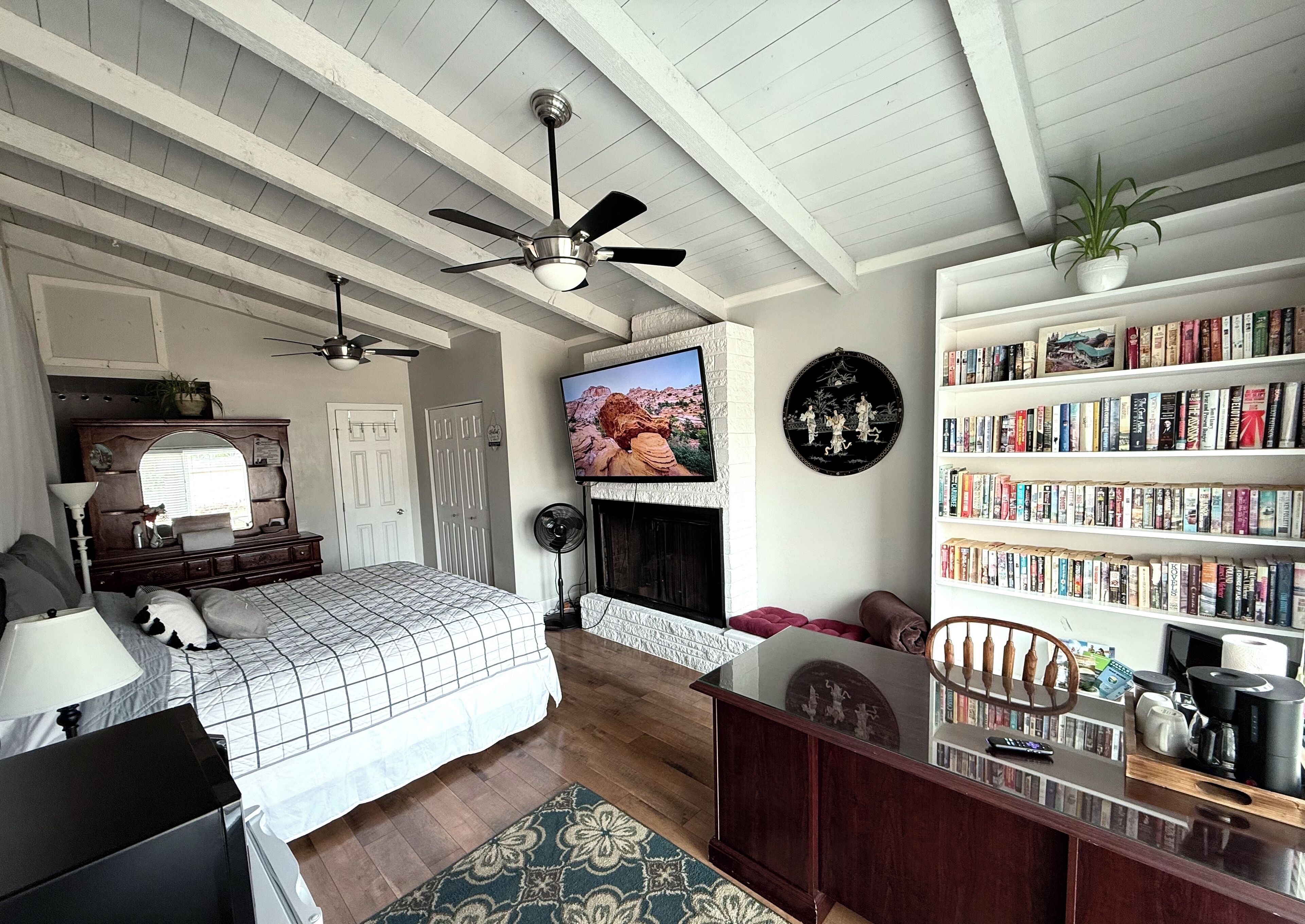 1 bedroom, desk, free WiFi, bed sheets