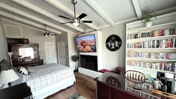1 bedroom, desk, free WiFi, bed sheets