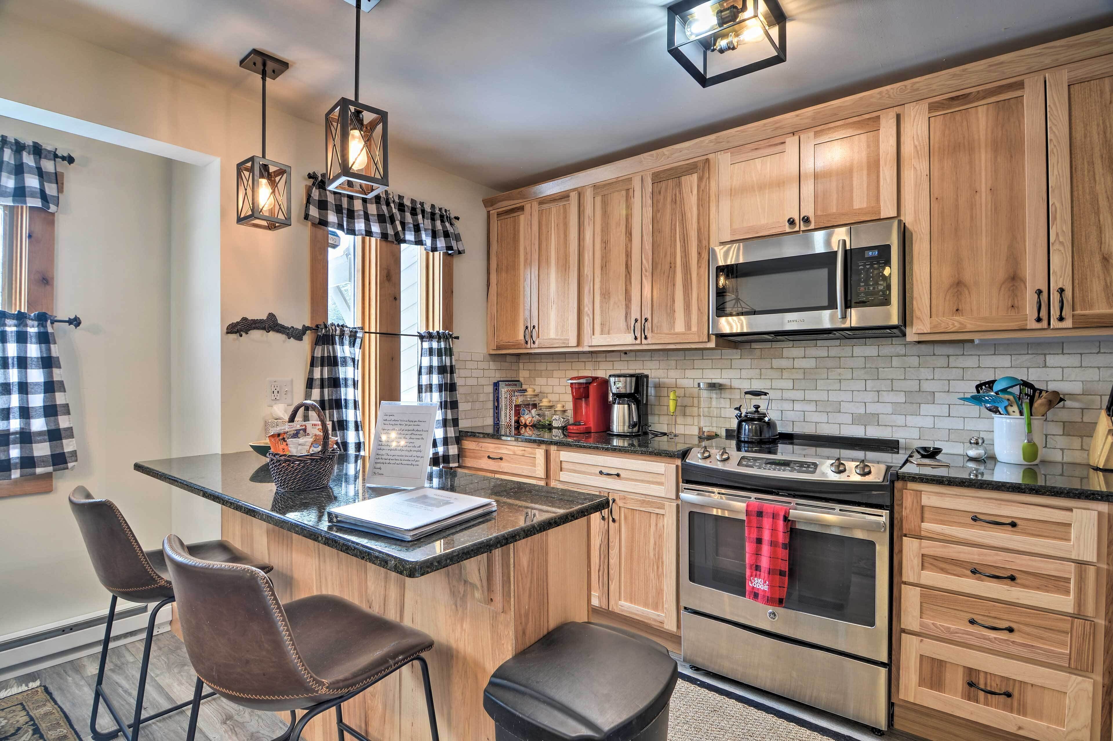 Cozy Mountain Getaway w/ Ski Shuttle Access!