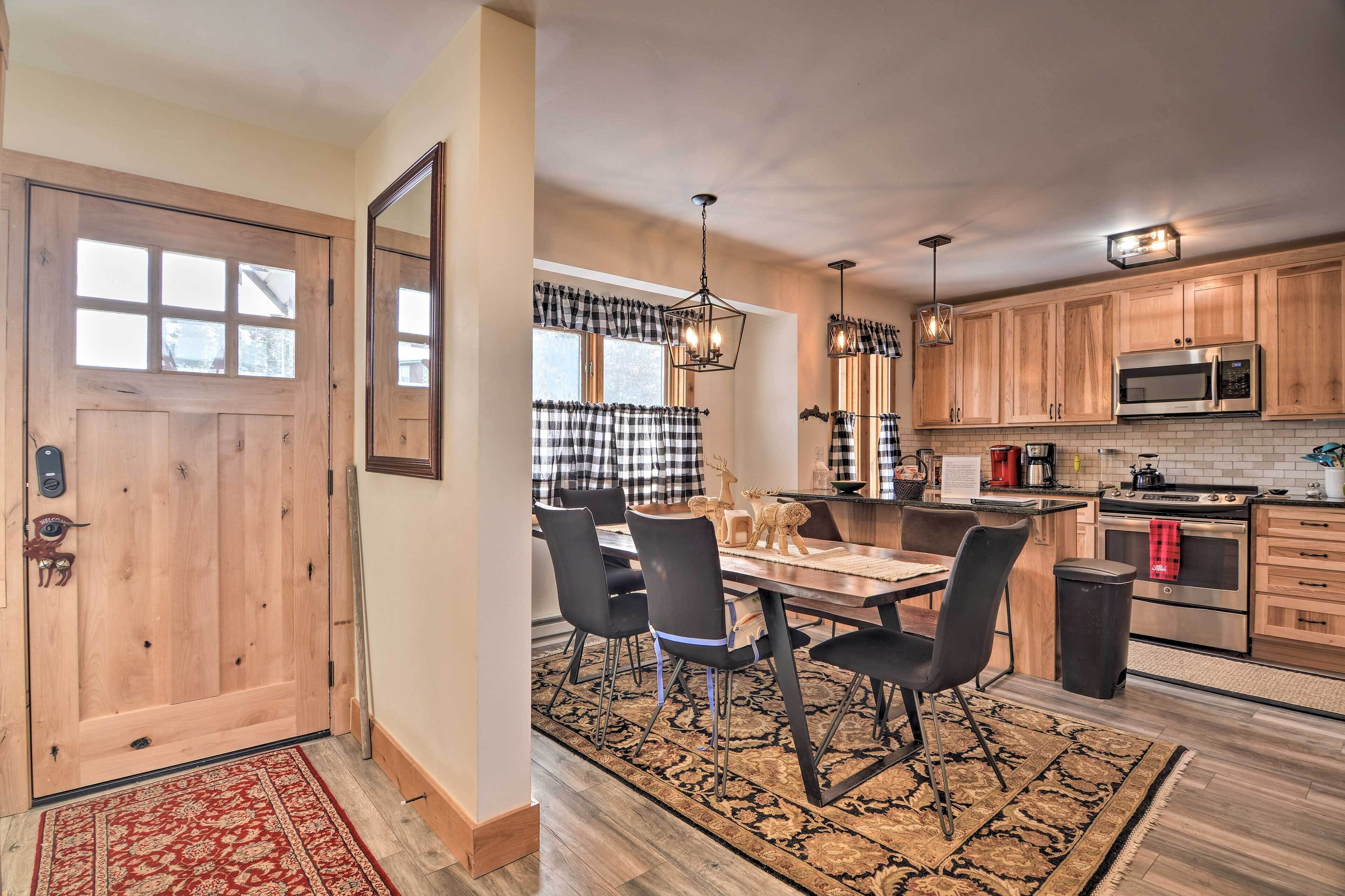 Cozy Mountain Getaway w/ Ski Shuttle Access!