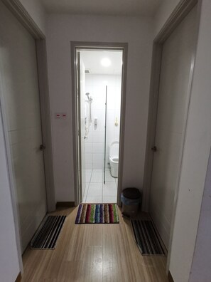 Bathtub, bidet, shampoo - 5 min from pantai klebang (Malacca)