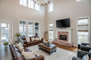 Smart TV, fireplace, books, stereo