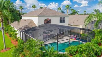 House, 5 Bedrooms | Exterior