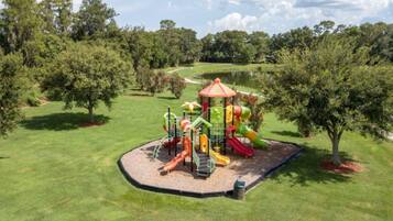 House, 5 Bedrooms | Property grounds