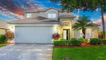 House, 5 Bedrooms | Exterior