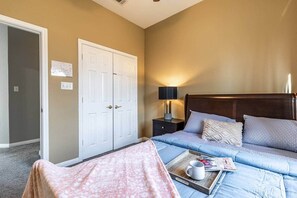 3 bedrooms, desk, iron/ironing board, free WiFi