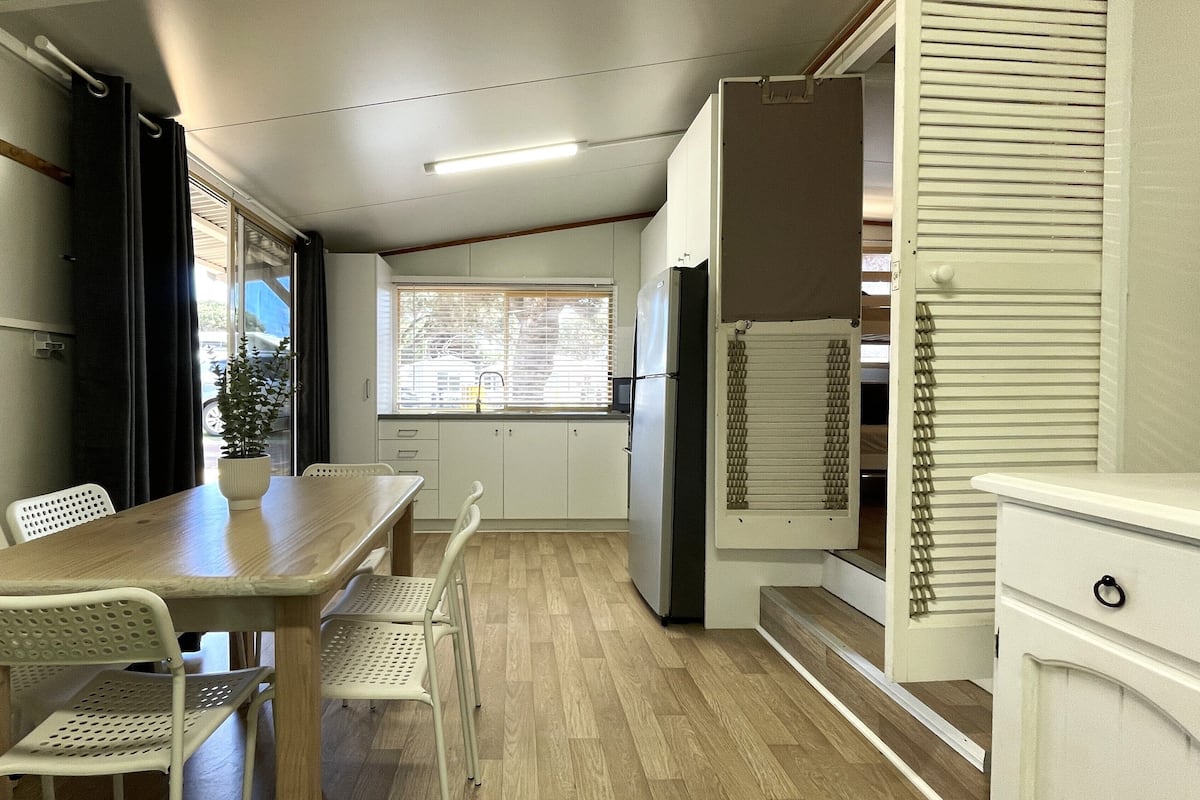 2 Bedroom Sunset Cabin - No Bathroom | 免費 Wi-Fi、床單