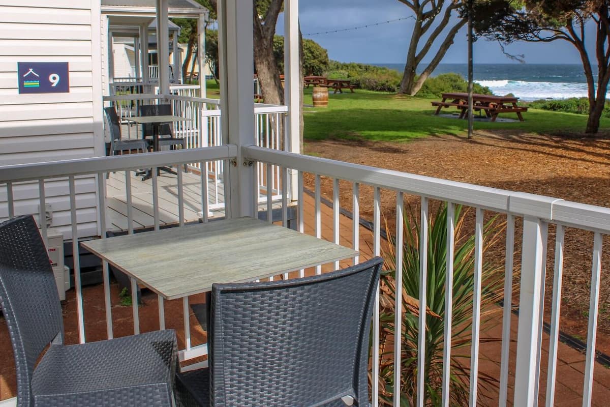 Seaside Cabin (1.5BR) | Terrace/patio