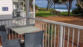 Seaside Cabin (1.5BR) | Terrace/patio