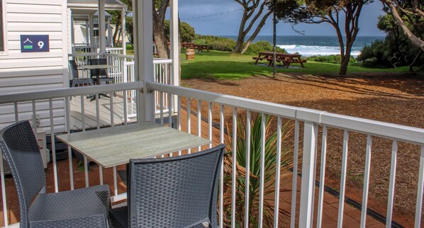 Seaside Cabin (1.5BR) | Terrace/patio