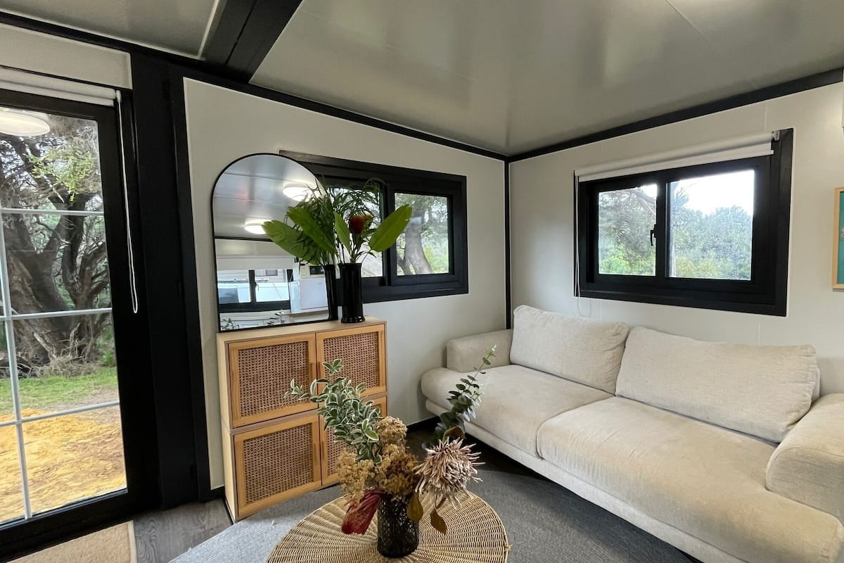 2 Bedroom Cube Cabin | Free WiFi, bed sheets