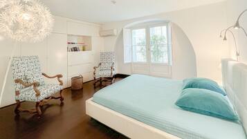 2 quartos, ferros/tĂĄbuas de passar roupa, Wi-Fi, roupa de cama