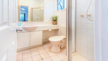 Chalet, 2 slaapkamers | Badkamer