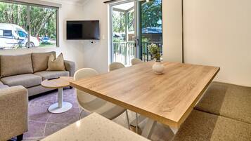 Deluxe huisje, 2 slaapkamers | Woonruimte