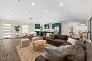 Smart TV, table tennis