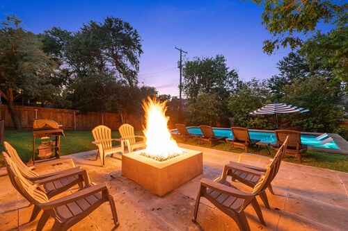 ✫Hip Haven - HUGE POOL 1 Mi from SoCo & Downtown✫