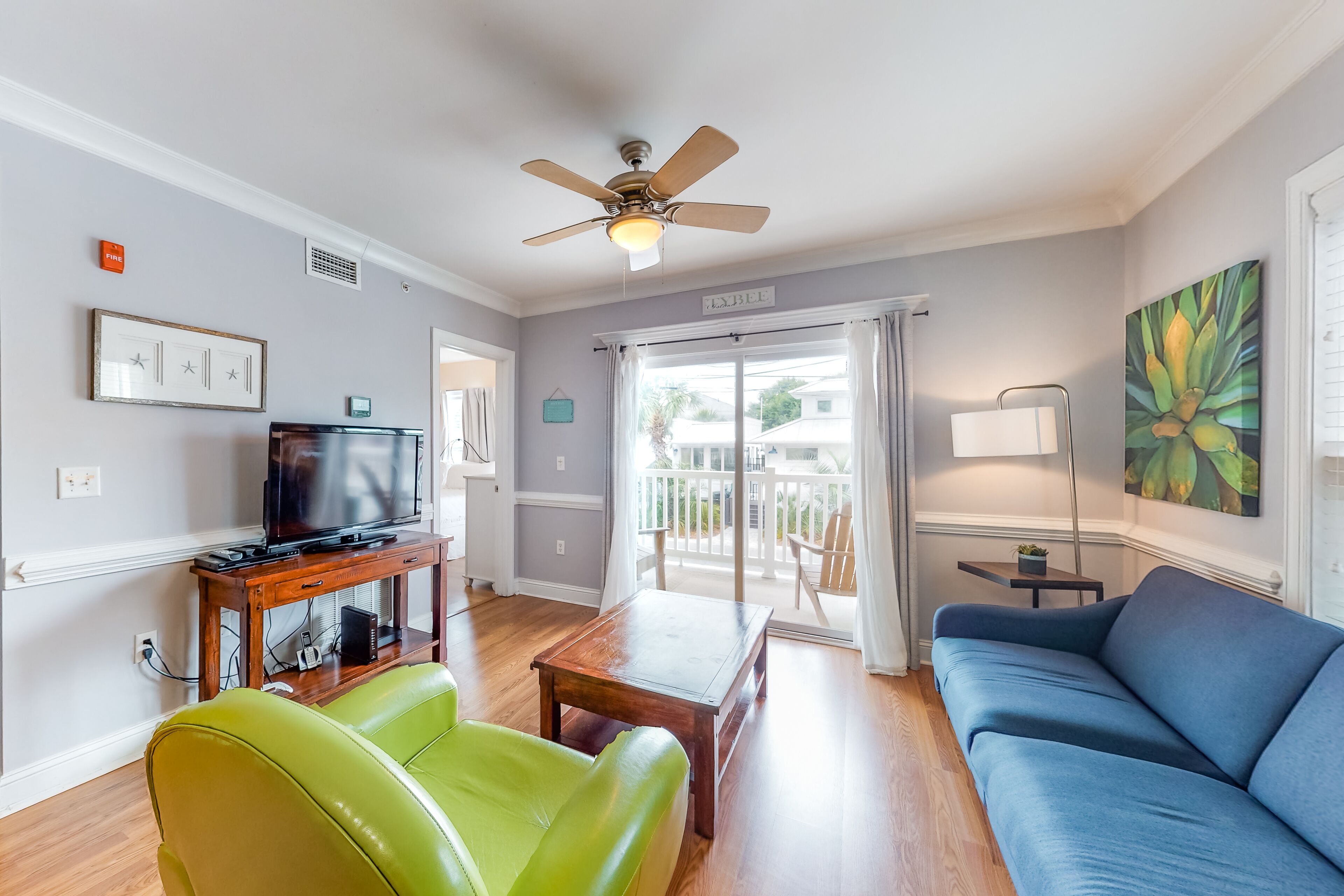 Modern condo with balcony, central AC, private washer/dryer - walk to beach