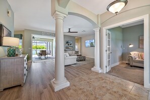 Smart TV, lettore DVD, libri