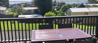 The Kakariki Cottage - Experience all that Aotea has to offer