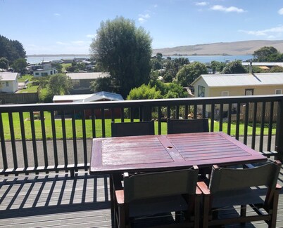 The Kakariki Cottage - Experience all that Aotea has to offer