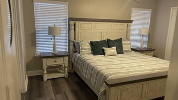 4 bedrooms, desk, WiFi (free), bed sheets