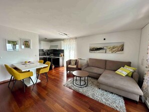 TV - Holiday apartment with balcony and air conditioning (Dramalj)