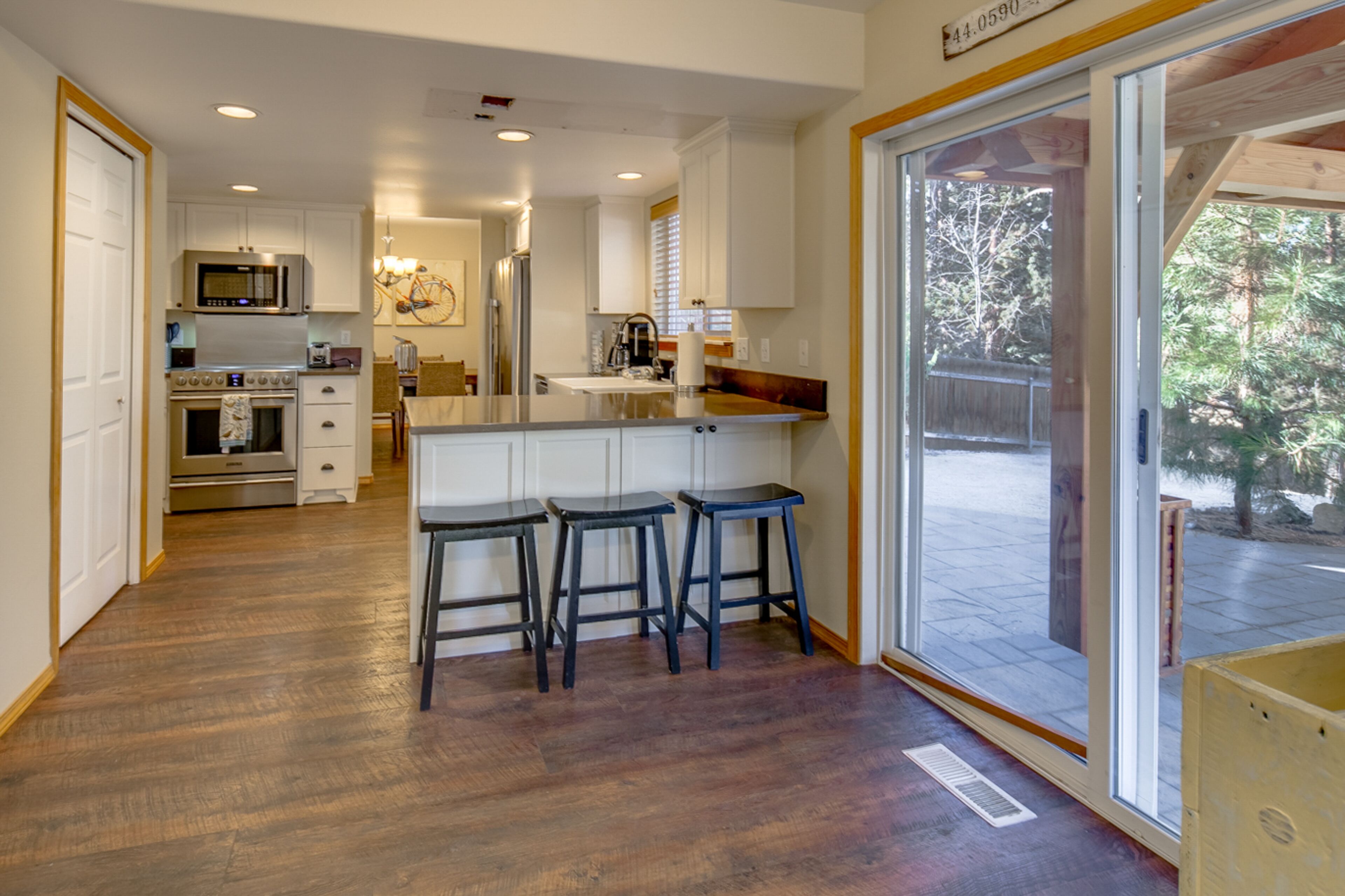 Bend retreat with inviting patio, fireplace & firepit - close to dining, skiing