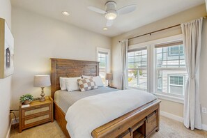 2 bedrooms, iron/ironing board, internet, bed sheets