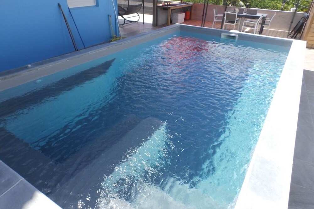 Bottom of villa with discreet and equipped sea view, 5 minutes from the beach!