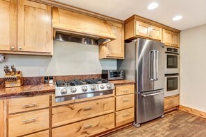 Refrigerador, microondas, horno, placa de cocina