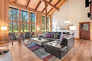 TV, fireplace, DVD player, books - Opulent home with fairway view, fireplaces, huge deck, & hot tub (Black Butte Ranch)