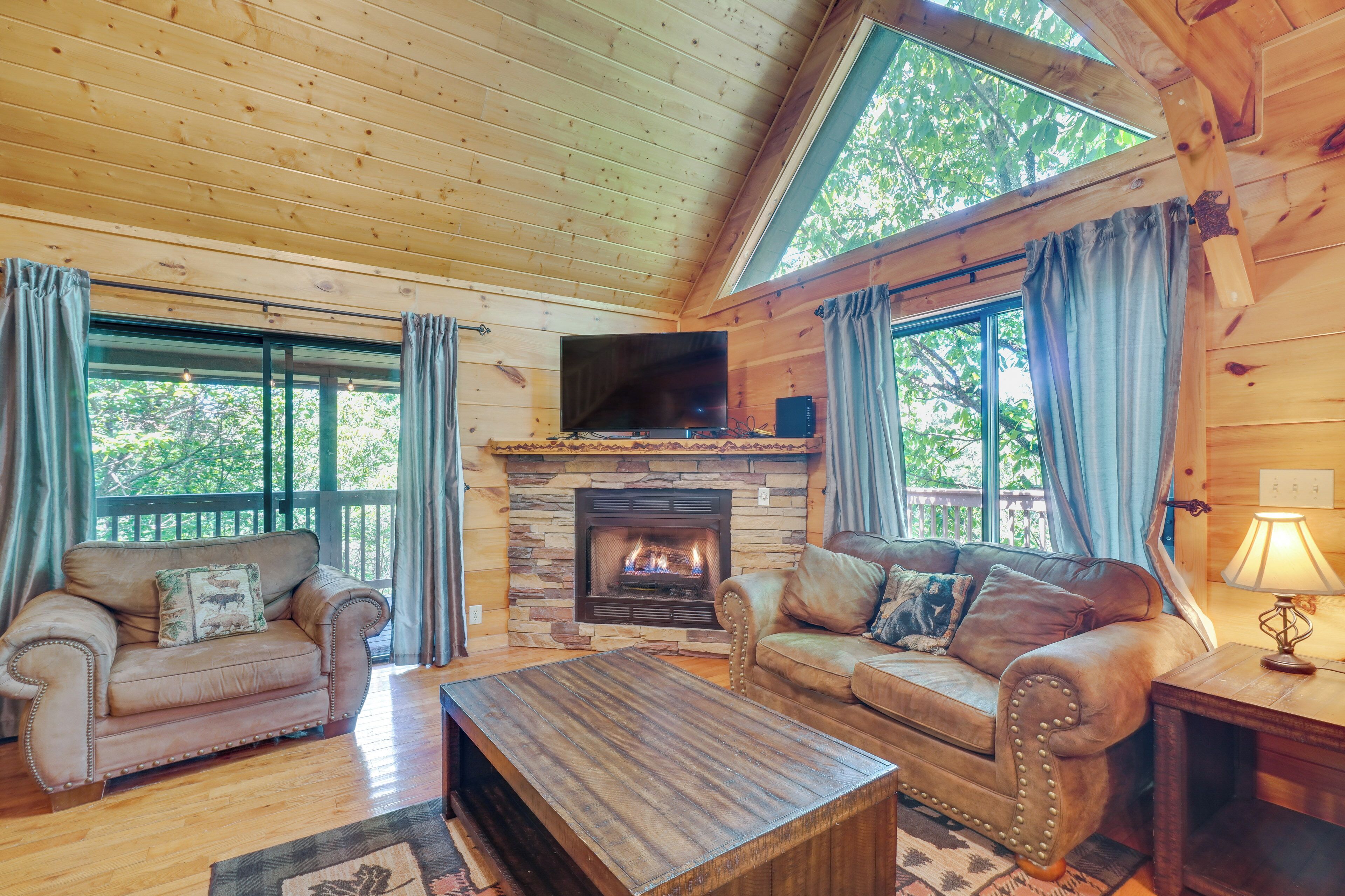 TV, fireplace