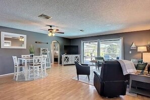 Interior - LAKEFRONT HOUSE W/ HEATED POOL (Port Richey)