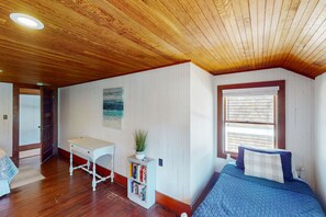 4 bedrooms, internet, bed sheets