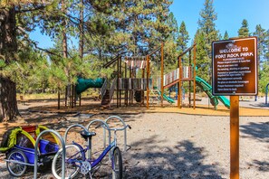 Children's area - Custom Home on Woodlands Golf Course (Sunriver)