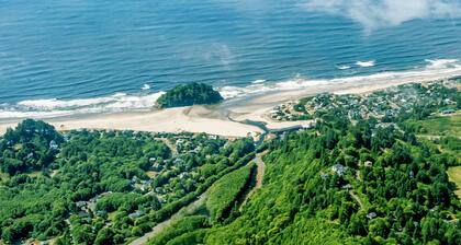 Coastal Craftsman with picture-perfect bay views - walk to Barview Jetty Beach