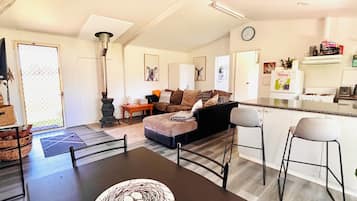 Smart TV, fireplace, books, stereo