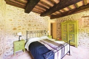 7 habitaciones, wifi y ropa de cama 