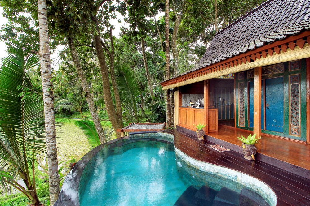 Luxury Antique Villa w/ Outdoor Pool!