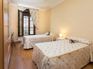 4 bedrooms, travel cot, free WiFi