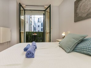 2 bedrooms, travel cot, free WiFi