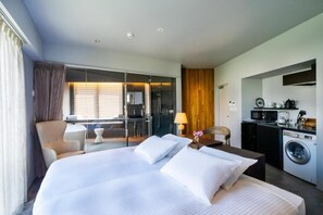 Comfort Twin Room, 2 Twin Beds, Non Smoking, Kitchenette | 1 bedroom, blackout drapes, soundproofing, iron/ironing board