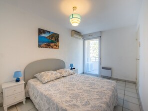 1 dormitorio, tabla de planchar con plancha, cuna de viaje y wifi