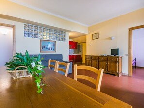 Interior - Cosy apartment for 4 guests with WIFI, pool, terrace, pets allowed and panoramic view (Lamporecchio)