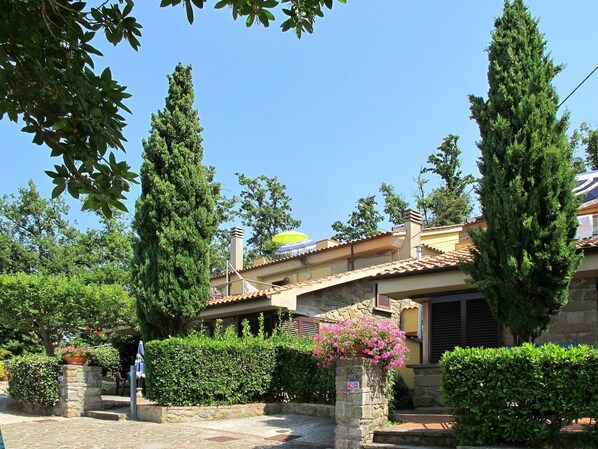 Exterior - Nice apartment for 2 people with WIFI, pool, terrace, pets allowed and panoramic view (Lamporecchio)